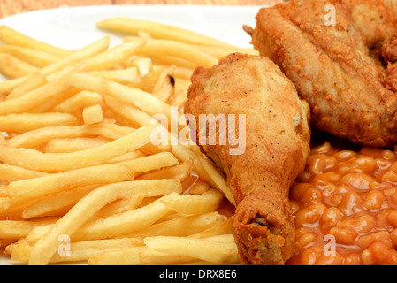 Pollo fritto con patatine fritte - studio shot Foto Stock