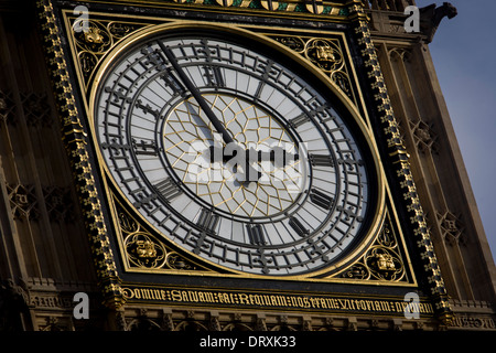 Un dettaglio del Big Ben di orologio in Westminster, Londra centrale. Foto Stock