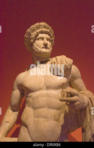 L'ASIA, la Turchia Antalya, Museo di Antalya, statua di Imperatore Adriano da Perge (II secolo D.C.) Foto Stock