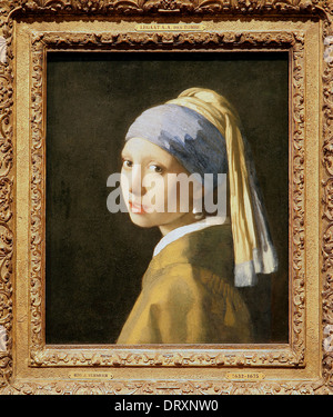 Girl with a Pearl Earring (1665) UNA ‘tronie del pittore olandese Johannes Vermeer 1632-1675. Il dipinto più famoso di Vermeer. Non un ritratto, ma una ‘tronie'. Foto Stock