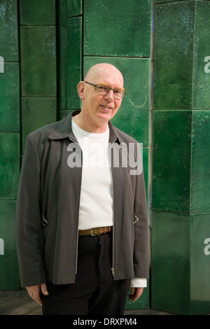 Scultore Richard Deacon, retrospettiva del Turner Prize Winner Richard Deacon alla Tate Britain, London, England, Regno Unito Foto Stock