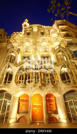 Casa Batlló facciata, progettata dall'architetto Antoni Gaudi in Passeig de Gràcia. Barcellona. La Catalogna. Spagna Foto Stock