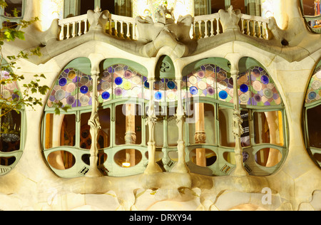 Casa Batlló facciata, progettata dall'architetto Antoni Gaudi in Passeig de Gràcia. Barcellona. La Catalogna. Spagna Foto Stock