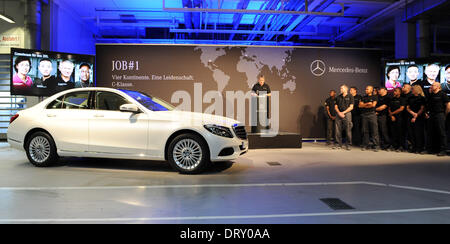 Bremen, Germania. 04 feb 2014. Daimler membro del board di Wilfried Porth parla durante la partenza ufficiale della produzione della nuova classe C della Mercedes Benz impianto in Bremen, Germania, 04 febbraio 2014. Nel 2014 la nuova Classe C sarà prodotta in quattro sedi in tutto il mondo, in Brema, in Sud Africa, in Cina e negli Stati Uniti per la prima volta. La Daimler azienda ha investito più di un miliardo di euro. Foto: Ingo Wagner/dpa/Alamy Live News Foto Stock