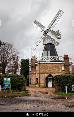 Il museo del mulino a vento e il vecchio mulino a Wimbledon Common, England, Regno Unito Foto Stock