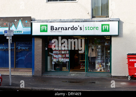 Barnardos carità shop on high street dunmurry Belfast Regno Unito Foto Stock