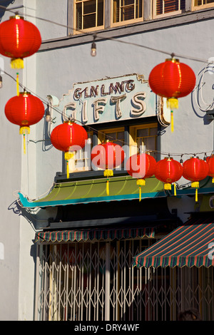 Negozio di articoli da regalo al mattino presto in Chinatown, Los Angeles. Foto Stock