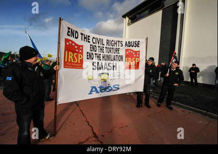 Repubblicana irlandese Partito Socialista (IRSP) banner svolto presso la XLII anniversario della sanguinosa Domenica Marzo in Derry, Irlanda del Nord Foto Stock