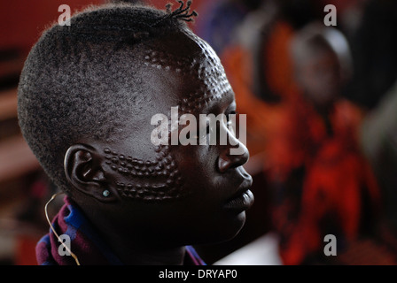 Uganda Karamoja Kotido, popolo Karimojong, pastorale tribù, la donna con la faccia scarification Foto Stock