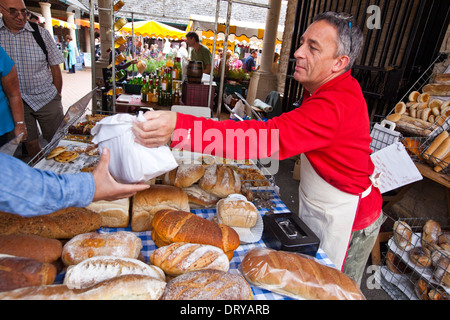 Panetteria e Pasticceria a Stroud Mercato degli Agricoltori, GLOUCESTERSHIRE REGNO UNITO Foto Stock