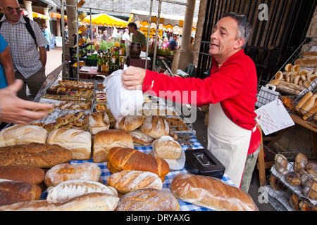 Panetteria e Pasticceria a Stroud Mercato degli Agricoltori, GLOUCESTERSHIRE REGNO UNITO Foto Stock