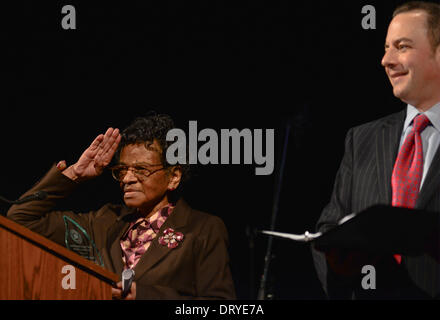 Washington, Distretto di Columbia, Stati Uniti d'America. 4 febbraio, 2014.Il Comitato Nazionale Repubblicano mantiene la sua seconda annuale repubblicano nero apripista premi al Teatro Howard in Washington, DC martedì. Honorees inclusi ex assistente segretario di lavoro William C. Brooks del Michigan; ex Ohio Giudice della Corte Suprema SANDRA J. HARPER; e ex U.S. La salute e i servizi umani Segretario dott Louis W. Sullivan. In onore della storia nero mese, la RNC è anche fuori di rotolamento 30-secondo spot radio in nero sui mercati dei media ""D.C. Credito: ZUMA Press, Inc./Alamy Live News Foto Stock