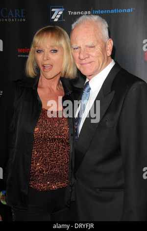 Sybil Danning, Malcolm McDowell a spaventare la fondazione di seconda annuale beneficio di Halloween Evento, Conga Room, Los Angeles, CA 10 a 28-12 Foto Stock