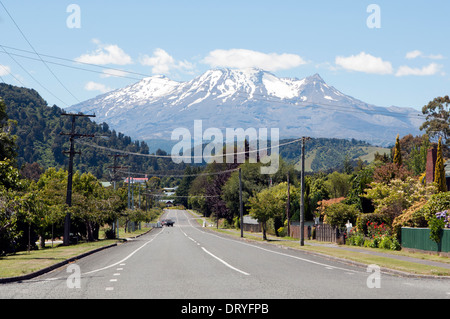 Vista sul vulcano Ruapehu dalla città di Ohakune in Nuova Zelanda Foto Stock