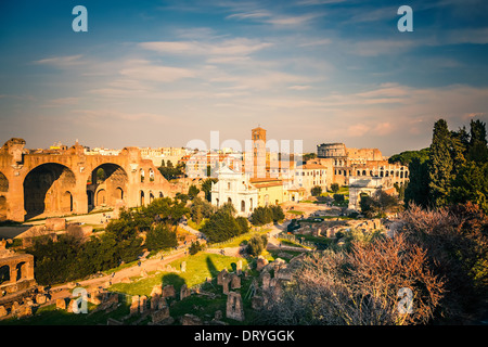 Forum e Colosseo a Roma Foto Stock