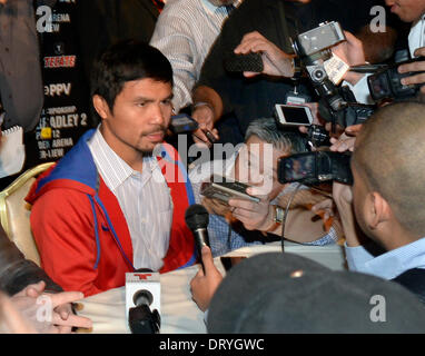 Beverly Hills CA. Stati Uniti d'America. 4 febbraio, 2014. Pro boxer Manny Pacquiao colloqui nel corso di una conferenza stampa per la sua rivincita lotta con Timothy Bradley martedì. I due si lotta il 12 aprile al MGM Grand hotel di Las Vegas NV foto da Gene Blevins/LA DailyNews/ZumaPress (credito Immagine: © Gene Blevins/ZUMAPRESS.com) Credito: ZUMA Press, Inc./Alamy Live News Foto Stock