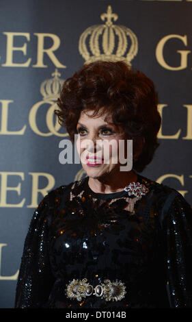 Il centro di Berlino, Germania. 04 feb 2014. Attrice italiana Gina Lollobrigida pone in una galleria nel centro di Berlino, Germania, 04 febbraio 2014. Fashion designer Harald Gloeoeckler invitati Lollobrigida per un ricevimento tenuto in occasione del loro 20 anni di amicizia duratura. Foto: Jens KALAENE/dpa/Alamy Live News Foto Stock