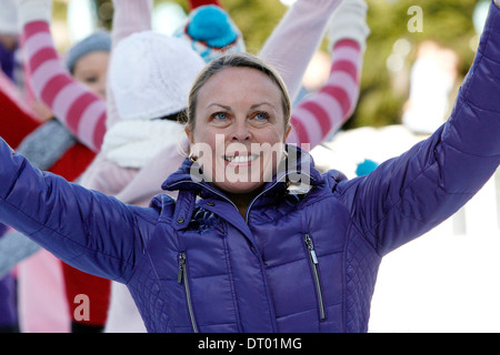 Jayne Torvill e giovani skaters festeggia il decimo compleanno di Somerset House Ice Rink di Londra Foto Stock