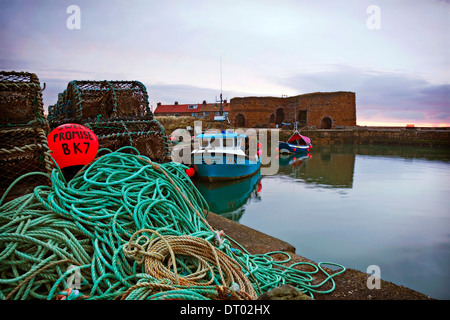 Barche da pesca in porto Beadnell, Northumberland. Foto Stock