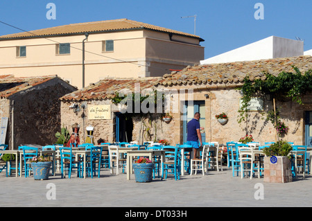 La vista del la cialoma ristorante, vecchio mare villageof marzamemi, Sicilia Foto Stock