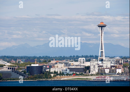 Panorama della Baia di Elliott a Seattle lo Space Needle, da Alki, West Seattle, Stati Uniti d'America Foto Stock