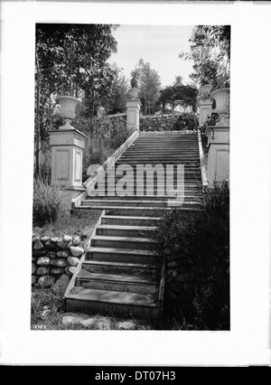 Una fotografia del giardino sommerso di Busch a Pasadena, che cattura la bellezza e il design di questo giardino storico. Foto Stock