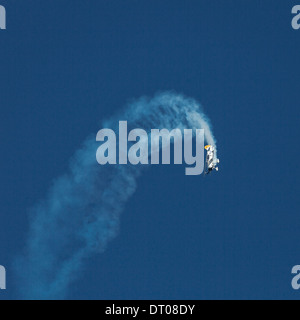 Piccolo aereo prop di eseguire trucchi, Reykjavik, Islanda. Foto Stock