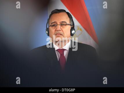 Berlino, Germania. 05 feb 2014. Il ministro degli Affari Esteri egiziano Nabil Fahmi durante una conferenza stampa con il Ministro degli esteri tedesco Frank-Walter Steinmeier a Berlino, Germania, 05 febbraio 2014. Foto: PAOLO ZINKEN/dpa/Alamy Live News Foto Stock