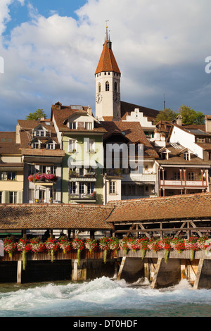 Obere schleuse e Stadtkirche di Thun, Svizzera. Foto Stock