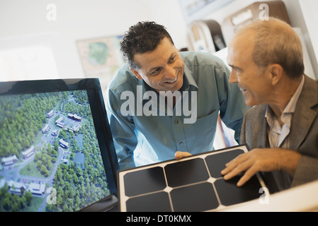 Woodstock New York usa due uomini progetto di architetti edificio ambiente Foto Stock