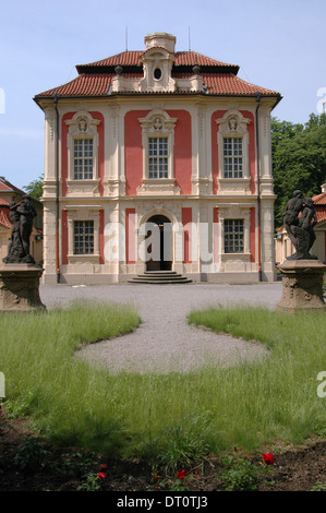 Esterno di Antonin Dvorak Museum ( Muzeum.ssa Antonina Dvoraka ) parte del Museo Ceco della Musica alloggiato in un edificio in stile barocco che fu progettato dal famoso architetto Kilián Ignác Dientzerhofer all inizio del XVIII secolo situato in Nove mesto trimestre a Praga Repubblica Ceca Foto Stock