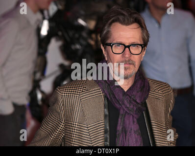 Londra, UK, 5 febbraio 2014 Gary Oldman arriva alla Premiere mondiale di Robocop a BFI Cinema IMAX a Londra Credito: MRP/Alamy Live News Foto Stock