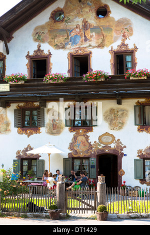 La pittura religiosa su Beim Kirchenbauer pension e wine estate nel villaggio di Oberammergau in Baviera, Germania Foto Stock