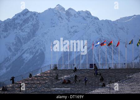 Krasnaya Polyana, Russia. 06 feb 2014. Vista la tribuna Laura Cross-country ski & centro di biathlon in Krasnaya Polyana, Russia, 06 febbraio 2014. Il Sochi 2014 Giochi Olimpici esegui dal 07 al 23 febbraio 2014. Foto: Kay Nietfeld/dpa/Alamy Live News Foto Stock