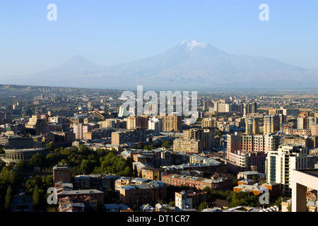 Monte Ararat e la città di Yerevan Foto Stock