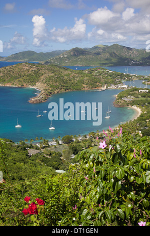 Vista del porto di inglese da Shirley Heights, Antigua, Isole Sottovento, West Indies, dei Caraibi e America centrale Foto Stock