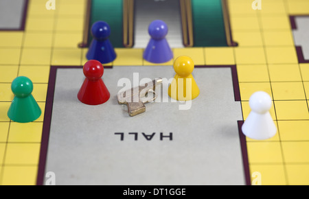 Scheda cluedo personaggi del gioco e armi Foto Stock