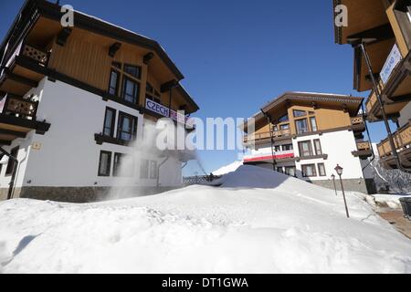 Krasnaya Polyana, Russia. 06 feb 2014. Vista la snowy Endurance nel villaggio olimpico Krasnaya Polyana, Russia, 06 febbraio 2014. Il Sochi 2014 Giochi Olimpici esegui dal 07 al 23 febbraio 2014. Foto: Kay Nietfeld/dpa/Alamy Live News Foto Stock