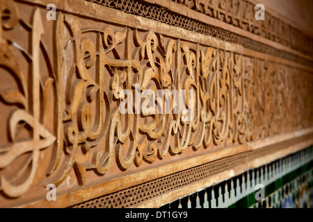 Intricate design Islamico a medersa Ben Youssef, Sito Patrimonio Mondiale dell'UNESCO, Marrakech, Marocco, Africa Settentrionale, Africa Foto Stock