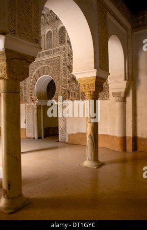 Intricate design Islamico a medersa Ben Youssef, Sito Patrimonio Mondiale dell'UNESCO, Marrakech, Marocco, Africa Settentrionale, Africa Foto Stock