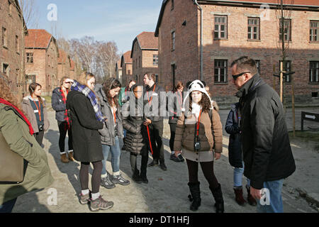 Auschwitz-Birkenau,Polonia,5 Febbraio 2014,studenti hanno ascoltato a parla della storia di credito Auschwit: Keith Larby/Alamy Live News Foto Stock