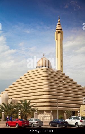 La moschea di piramide, Salmiya, Kuwait City, Kuwait, Medio Oriente Foto Stock