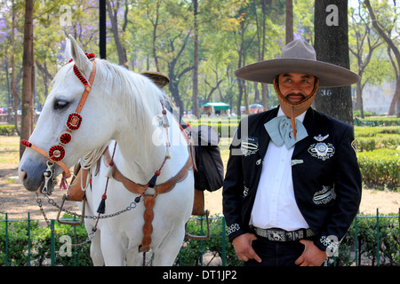 Mexican polizia montata con il suo cavallo, Parco Alameda, Città del Messico Foto Stock