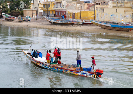 Fiume Senegal, città di Saint Louis, Sito Patrimonio Mondiale dell'UNESCO, Senegal, Africa occidentale, Africa Foto Stock