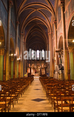 La navata centrale della Eglise de Saint Germain des Pres a Parigi, in Francia, in Europa Foto Stock