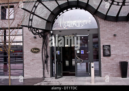 Dundee, Scotland, Regno Unito. Il 6 febbraio, 2014. Il Malmaison è un stile francese lussuoso ed esclusivo hotel formalmente la storica Tay Hotel e viene elencato C edificio ora aperta al pubblico giovedì 6 febbraio 2014 di Dundee. Ingresso laterale per la Malmaison Hotel. Credito: Dundee fotografico / Alamy Live News Foto Stock