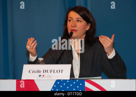 Cécile Duflot, Francese Ministre de l'Egalité des Territoires et du Logement, introduce la nuova legge in materia di regolamenti di alloggiamento Foto Stock