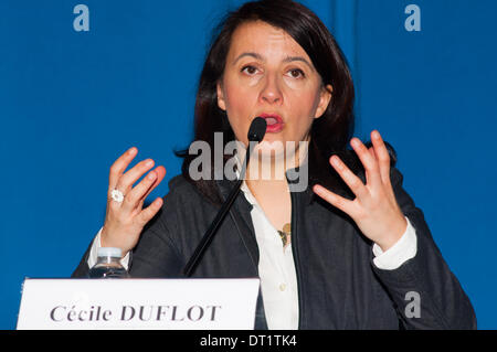 Cécile Duflot, Francese Ministre de l'Egalité des Territoires et du Logement, introduce la nuova legge in materia di regolamenti di alloggiamento Foto Stock