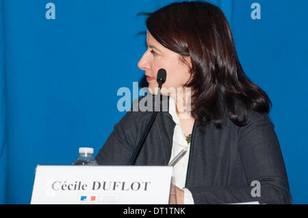 Cécile Duflot, Francese Ministre de l'Egalité des Territoires et du Logement, introduce la nuova legge in materia di regolamenti di alloggiamento Foto Stock