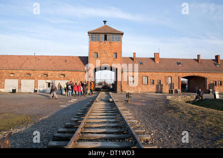 Auschwitz-Birkenau,Polonia,5 febbraio 2014, il tracciato della linea ferroviaria ad Auschwitz concentrazione credito cam: Keith Larby/Alamy Live News Foto Stock